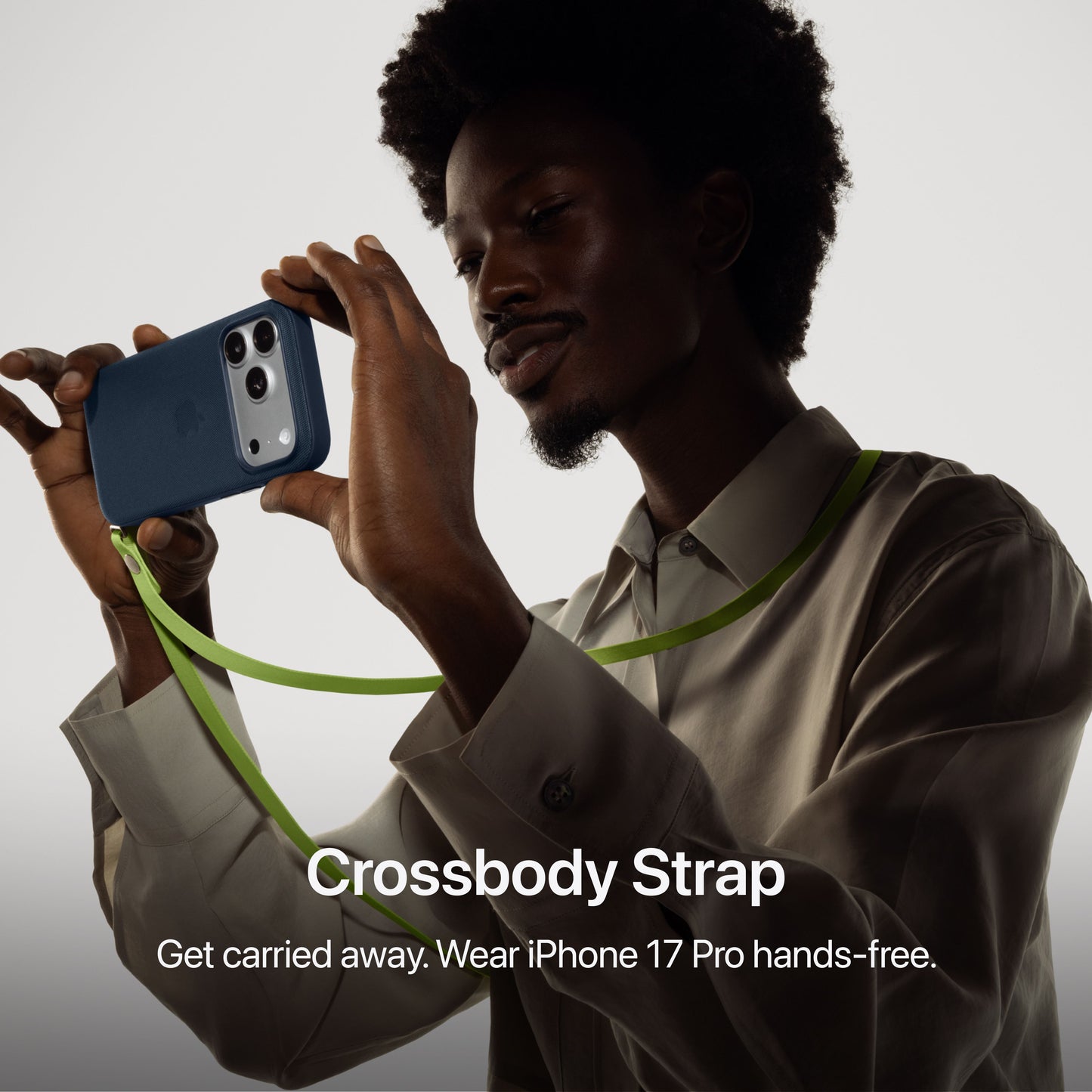 iPhone_17_Pro_Max_Cosmic_Orange_PDP_Image_Position_10_Accessory_Detail__SG-EN